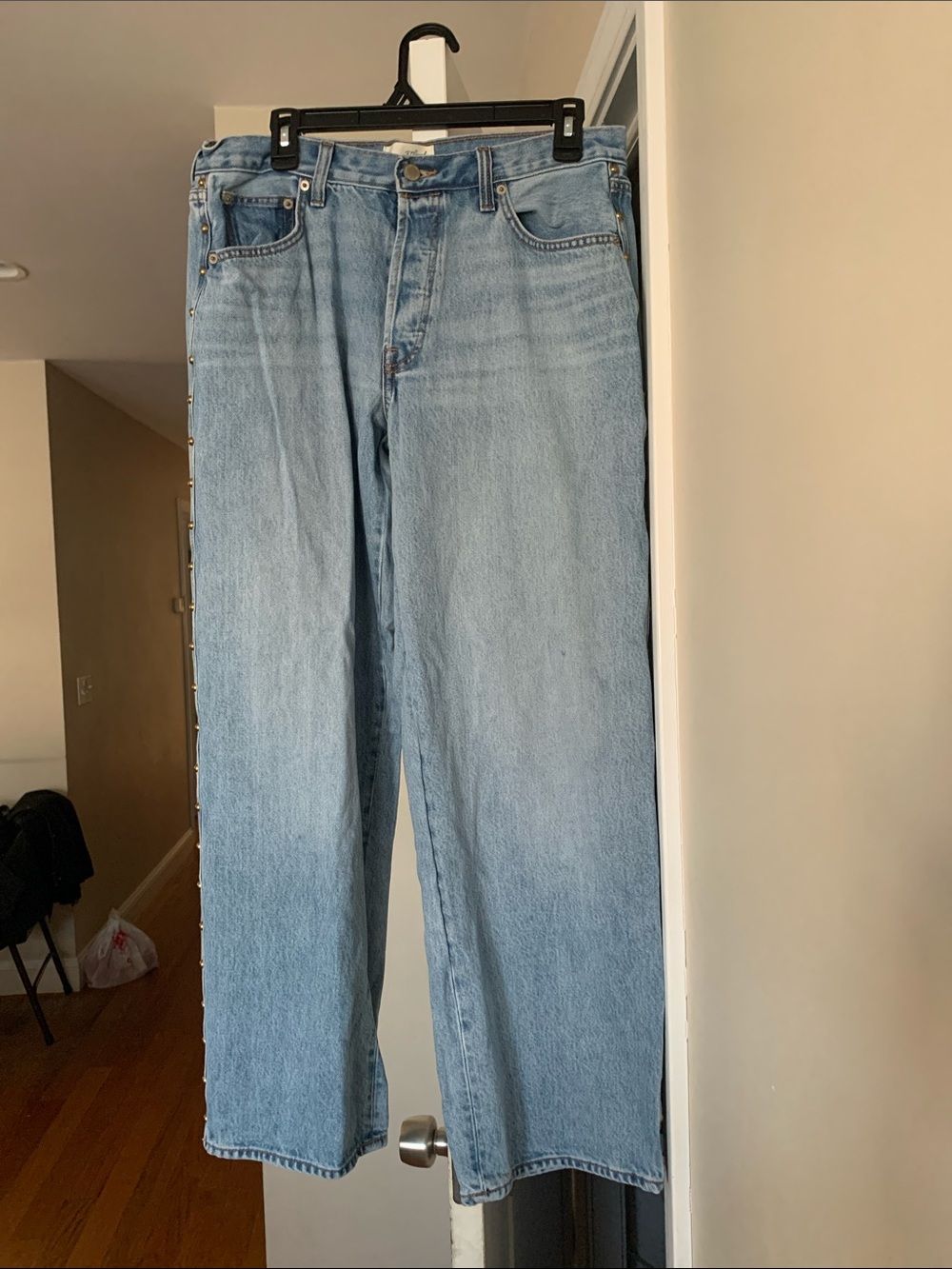 Universal Thread Women's Straight Jeans in Light Blue